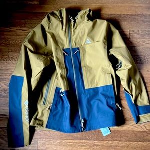 Very cool lite brown Nike ACG gore Tex